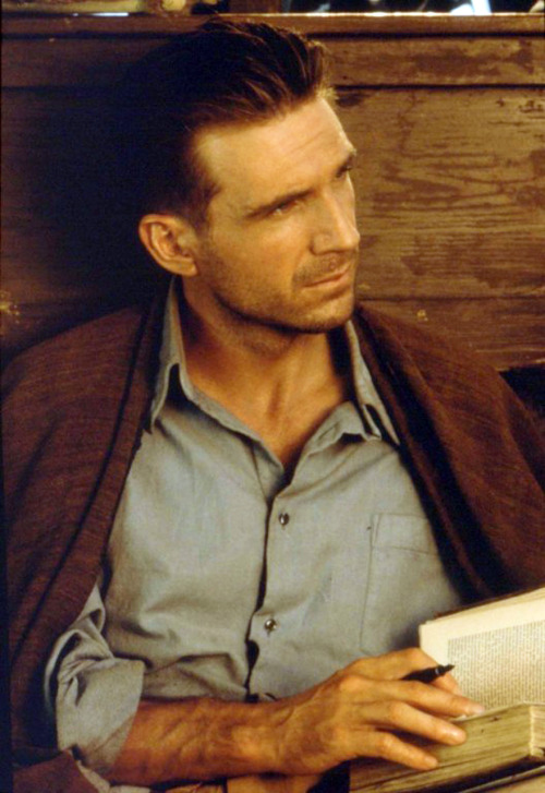 bloodyblacklace:

OMG, wouldn’t it be mesmerizing to cuddle up to Ralph while he’s reading ‘Wuthering Heights’ or ‘The English Patient’ to you??

mmmhmmmm