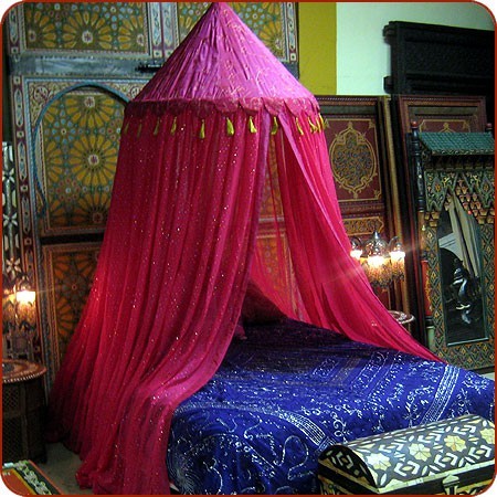 moroccan-canopy bed