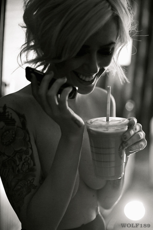 wolf189:@alyshanett + iced coffee + smile + cell phone... - Daily Ladies
