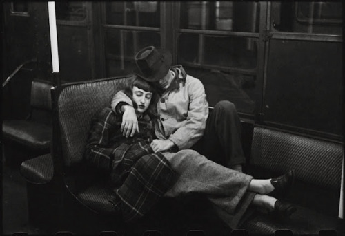 celticvenus:

A Couple on Subway, 1946. Photo by Stanley Kubrick

