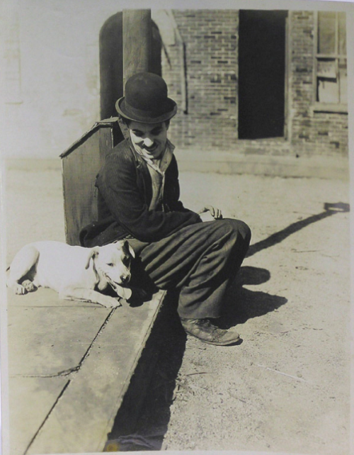 Charlie and Co-star, Scraps, in a promo still for A Dog&rsquo;s Life c.1918