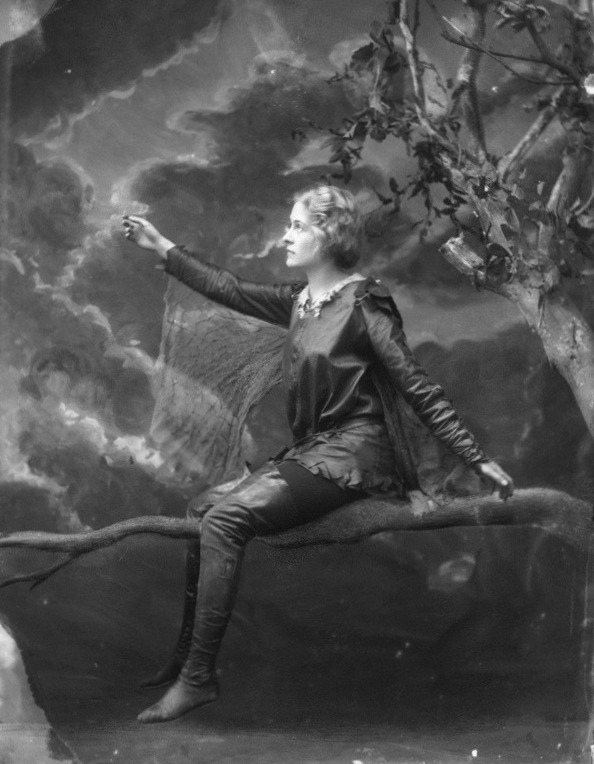 saisonciel:

Pauline Chase as Peter Pan
(Photo by Bassano, 1907)

