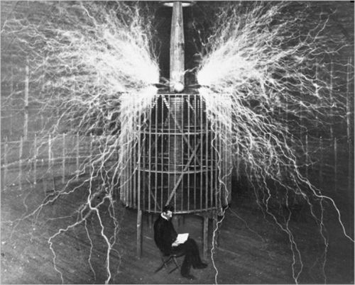 suicideblonde:

Nikola Tesla in his laboratory in 1899
