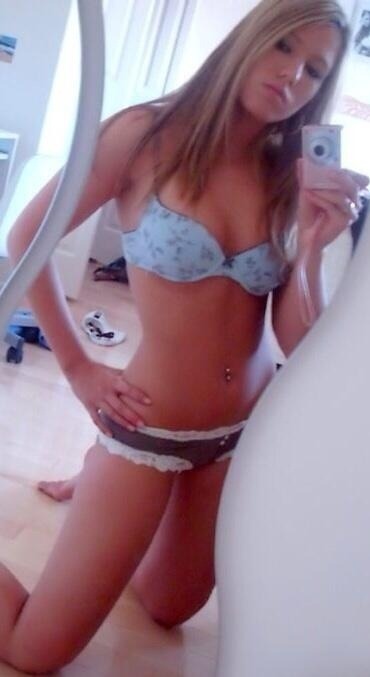 Sexy bra panties selfie