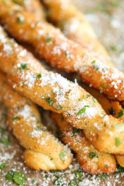 foodffs:  EASY GARLIC BUTTER BREADSTICKSReally nice recipes. Every hour.