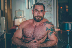 sapenticost:  thecocktemple:  thecocktemple:  Fuck I’m in love! Anyone know who’s this hottie?  @watermelonbebop just told me this daddy bear is the naked bear chef. Btw check out this amazing follower blog, it’s pretty awesome!!  Adrian Deberadini.