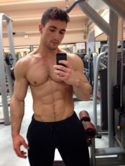 Slaveboy keen to show his progress in the gym to his Owner.