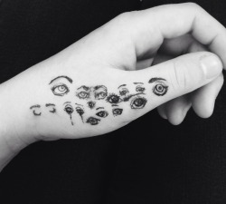 starhy:  phantomae:  phantomae:  the doodles I did on my hand today  14k holy WOW thank you!!!!  indie ☽