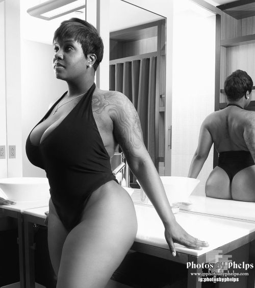 #throwback time with various Mirror shots.  Hello I’m James Phelps  @photosbyphelps social media wise, I’m known for photographing curvy and bbw model usually. If you have any questions ask away . The model is Minnie Mars  @minniemars_  and I used