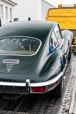 bluoceanwithpolkadots:   E- Type | AOI  One of my fav, colour and brand 