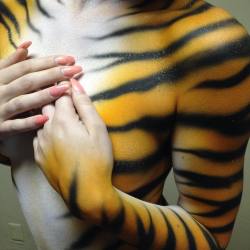 breannacooke:  Tiger woman! Bodypaint for the Lodge this evening. Used the FAB hybrid airbrush paints from @sillyfarm #bodypainting #bodypainter #dallas #dallasartist #breannacooke #dallasart #tiger #tigerstripes #glitter #sillyfarm #fab #iwata #airbrush