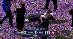 10knotes:  dailydot: Baltimore Raven making a confetti angel after winning Super Bowl My lovely followers, please follow this blog immediately!
