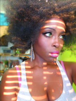 momosmoment:  hoglee:  philliciaglee:  My fro grew  Hey i took awhile on that last art piece my blogging/whoring needs attention too, atleast before the sun is gone mid evening. You know how hard it is to get sunlight in the winter months after work.