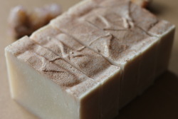 universal-wanderer:  Dreamer Soap from Wanderers Soap. Natural, vegan, handmade, and hand cut soap bars made with simple, nourishing ingredients. Dreamer is a beautiful unisex scent - sweet and fragrant with a touch of earthiness. Golden mica sprinkled