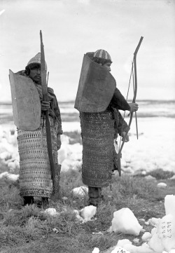 zolotoivek:  Koryak men dressed in traditional armor with bows and arrows, Siberia, 1901. Photo by Waldemar Jochelson. 