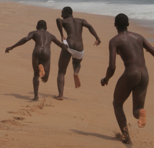 newloverofbeauty:  Bathers,  Cameroon