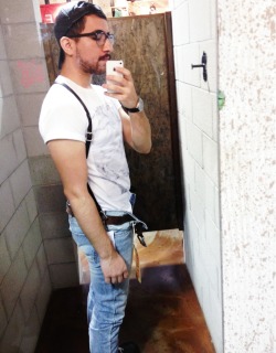 puppy-butt:  Finding a nice pair of light denim/bleached jeans is harder than I thought :( 