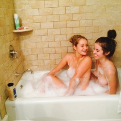 prnada:  Friends who take bubble baths together stay together 
