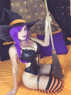 Witchy Poo pinup