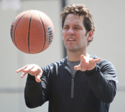 royyharper:Paul Rudd uses his mystical powers to control a basketball