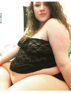 stonedsummer7:  Love how plump I look this in one! 