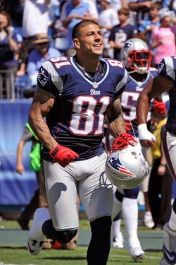 denvergayguy:byo-dk—celebs:  Name: Aaron Hernandez Country: USA Famous For: Professional Athlete (Football) —————————————— Click to see more of my stuff: Main | Spycams | Celebs Funny | Videos | Selfies  This guy!!! Yum