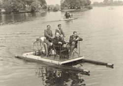 Hommes en balade, vers 1950.