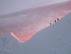house-under-a-rock:  Climbers reaching the summital ridge of Illimani mounain early in the morning, Cordillera Real, Bolivia 