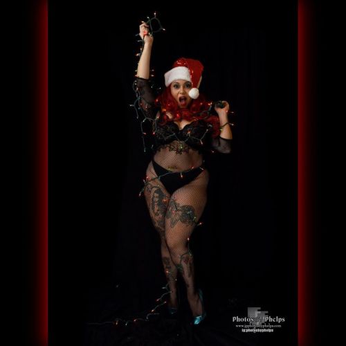 Do you have your Christmas /Winter themed shoot ready? Then book a shoot with Photos By Phelps. Easy to plan with quick image turn around.  Model is @dmtsweetpoison  #christmasphotoshoot #baltimorephotographer #photosbyphelps #glamourphotography #nikon