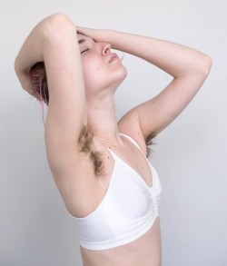 felmcyber-hairy-armpits: stinky-breathless-stories:  True, natural beauty &lt;3     . 