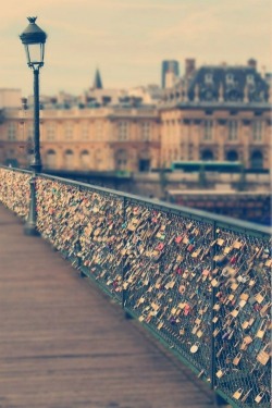 audreylovesparis:  Locks of Love, Paris
