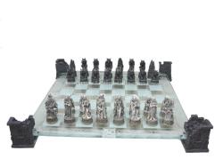 smegsterowen:  Vampire + werewolf chess set  This would be cool, I guess.