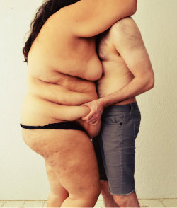 kelona:  Hands all over a double belly. Me: 350 lbs, 6 feet tall. Him: 175 lbs, 6 feet tall.  