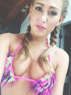 thefantasticbitches:  Woman Crush Wednesday.Carter Cruise. Hey Mrs. Carter, you are really gorgeous. ❤️❤️❤️❤️❤️