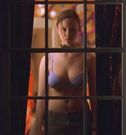 Thora Birch in American Beauty (featuring Taylor Swift from her music video for You Belong With Me) :P
