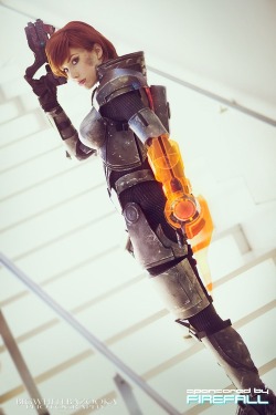 cosplaysleepeatplay:  Commander Shepard -  http://bit.ly/WyGkEI