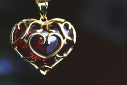 misiaaliceannie:  One of the best purchases I’ve ever made. Legend of Zelda: Skyward Sword- Heart Container Necklace 