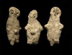 sapphic-giraffic:  alilat:  dildonius:   125534:  Early Bronze Age,    Human figurine of unfired clay; very crude; probably female.British Museum Collection    gang   me and the girls   My new gender: very crude; probably female 