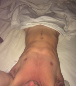 hplessflirt:  Love submissions like this ;) Something so sexy about men laying about in bed. Thank you, my-sexy-women.tumblr.com 💋 ~K   holy hell!