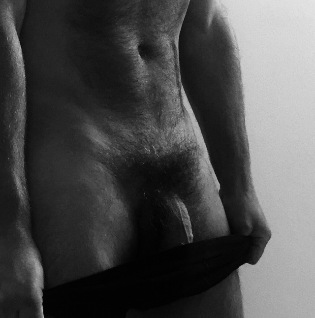 safe-reblogs:‘mood’Thanks sproet-1 for this nice submission! Hairy in all the right places!