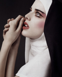 thefashiondontlivewithoutvogue:  Agyness Deyn in “True Faith” for POP Fall 2008, photographed by Sebastian Faena.