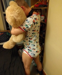 crinklepupster:Snuggling @loopyteddy teddy bear Willson. I like him a lot. :)