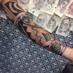 💀✖️un poco de este trabajo que se hizo el pana @magosilv gracias por la confianza✖️💀 . . . . . . . . . #tattoo #tatuaje #tatu #ink #gabrielwayne #blackwork #tribal #maori #polinesianstyle #twentyønepiløts #brazo #arm #negro #black #forza