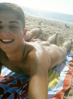 nakedpublicfun:  Why would you want tanlines with a body like that?