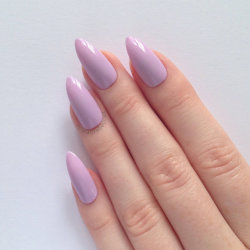 cutesyetsy:  Lilac Stiletto nails by prettylittlepolish  ย.03