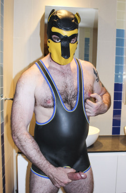 Pup is looking awesome in his leather pup hood and neoprene wrestler suit :) I&rsquo;d totally tackle him&hellip; 