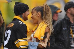 selriananews:  09. 18. Ariana and Mac Miller at the Pittsburgh Steelers football game in Pittsburgh, PA (more)By: Lilla