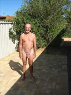 Senior Nudist Widower looking for nudist friends