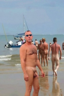 nackte-kerle:  exhibitionisten-exhibitionists | nudists-and-exhibitionists | male-nudists-and-naturists | male-nudists men-nude | guys-posted | nude-gays-and-guys |  men-photos | guys-nude | men-posted | nackte-kerle  I reblogged this post from sftlv,