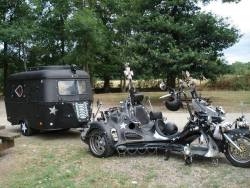 in-creible:  Increible moto y caravana. Incredible bike and trailer.